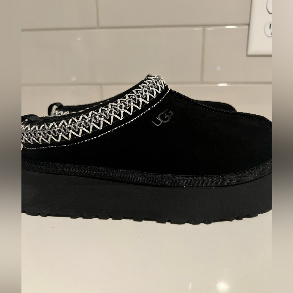 Ugg Tazz Slippers Size 6 Black NWT